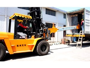杭州叉車(chē)|玻璃行業(yè)，叉車(chē)串桿屬具卸貨實(shí)拍案例